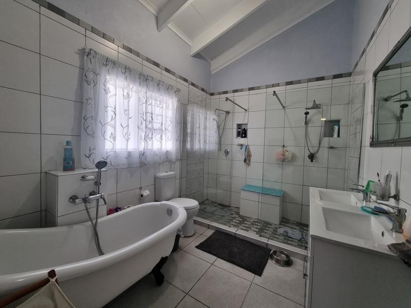 4 Bedroom Property for Sale in Outeniqua Strand Western Cape